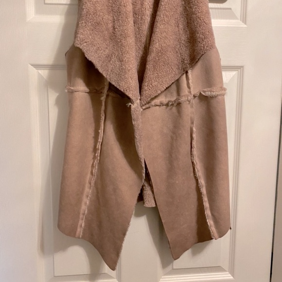 Powder/Dusty Pink faux-shearling waterfall vest - Picture 4 of 8
